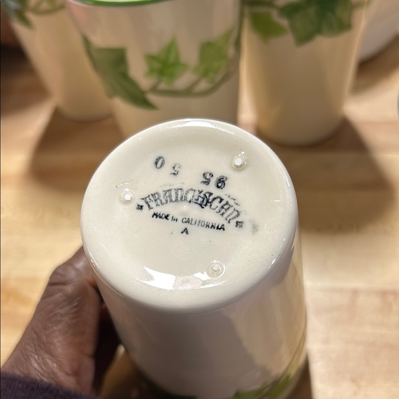 Ivy Pattern Ceramic Cups - Picture 2 of 3